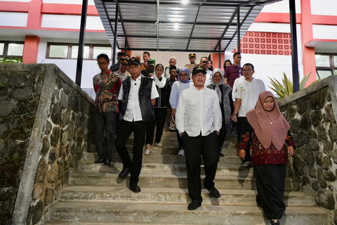 Wakil Menteri Sosial (Wamensos) Agus Jabo Priyono mengunjungi Sekolah Rakyat Menengah Atas (SRMA) 15 Magelang, Jawa Tengah, Sabtu (19/7/ 2025). Foto: Kemensos RI