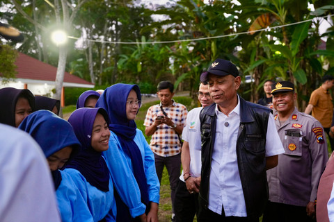 Wakil Menteri Sosial (Wamensos) Agus Jabo Priyono mengunjungi Sekolah Rakyat Menengah Atas (SRMA) 15 Magelang, Jawa Tengah, Sabtu (19/7/ 2025). Foto: Kemensos RI