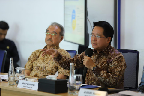 Direktur Utama BRI, Hery Gunardi (kanan) pada diskusi “Peluang dan Tantangan Pengembangan Koperasi Merah Putih sebagai Daya Ungkit Perekonomian Perdesaan” di Jakarta, Rabu (16/7/2025). Foto: Dok. BRI
