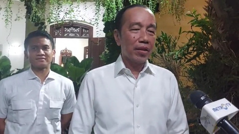 Presiden ke-7 RI Joko Widodo usai bertemu Presiden Prabowo Subianto di  Solo, Jawa Tengah, Minggu (20/7/2025). Foto: kumparan