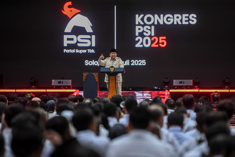Presiden Prabowo Subianto memberikan sambutan saat menghadiri penutupan Kongres Partai Solidaritas Indonesia 2025 di Edutorium KH Ahmad Dahlan, Universitas Muhammadiyah Surakarta (UMS), Solo, Jawa Tengah, Minggu (20/7/2025). Foto: Galih Pradipta/ANTARA FOTO