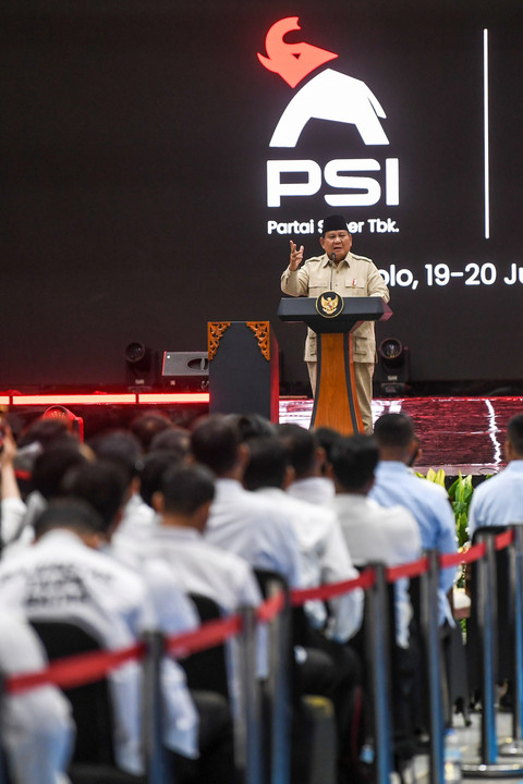 Presiden Prabowo Subianto memberikan sambutan saat menghadiri penutupan Kongres Partai Solidaritas Indonesia 2025  di Edutorium KH Ahmad Dahlan, Universitas Muhammadiyah Surakarta (UMS), Solo, Jawa Tengah, Minggu (20/7/2025).  Foto: Galih Pradipta/ANTARA FOTO