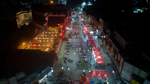 Suasana Jalan Ir. H. Juanda Karawang, Sabtu (19/7/2025). Dok: kumparan