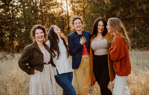 Ilustrasi Kapan Hari Girlfriend Day 2025 Sumber Unsplash/Amie Roussel