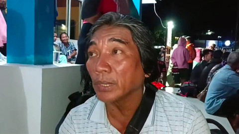Nelson, seorang penumpang KM Barcelona VA yang selamat usai ditolong para nelayan setelah melompat ke air dengan tidak menggunakan life jacket.