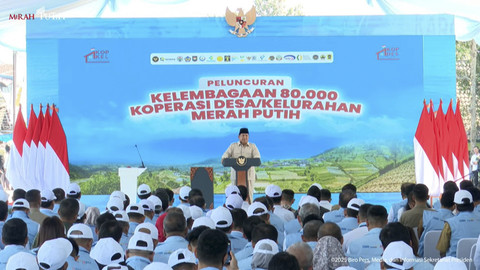 Prabowo Subianto memberikan sambutan saat Peluncuran Kelembagaan 80.000 Koperasi Desa/Kelurahan Merah Putih di Bentangan, Klaten, Jawa Tengah, Senin (21/7/2025). Foto: YouTube/ Sekretariat Presiden