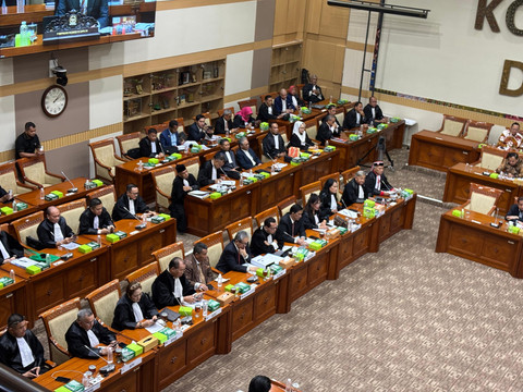 Komisi III DPR RI RDPU terkait RUU KUHAP bersama 11 persatuan advokat di Kompleks Parlemen, Senayan, Jakarta Pusat pada Senin (21/7). Foto: Abid Raihan/kumparan