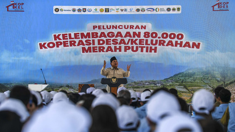 Presiden Prabowo Subianto memberi sambutan saat peluncuran Koperasi Desa/Kelurahan Merah Putih di Desa Bentangan, Klaten, Jawa Tengah, Senin (21/7/2025). Foto: ANTARA FOTO/Galih Pradipta