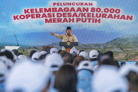 Presiden Prabowo Subianto memberi sambutan saat peluncuran Koperasi Desa/Kelurahan Merah Putih di Desa Bentangan, Klaten, Jawa Tengah, Senin (21/7/2025). Foto: ANTARA FOTO/Galih Pradipta