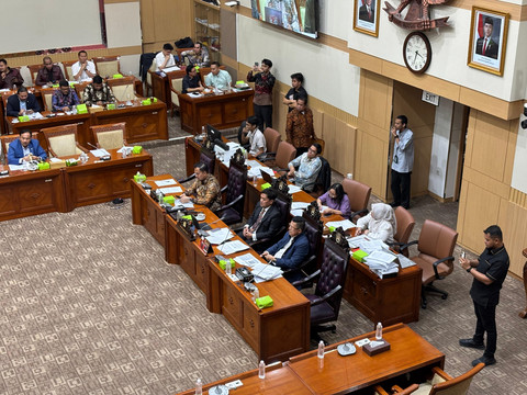 Komisi III DPR RI menggelar RDPU terkait RUU KUHAP bersama YLBHI di Kompleks Parlemen, Senayan, Jakarta Pusat pada Senin (21/7/2025). Foto: Abid Raihan/kumparan