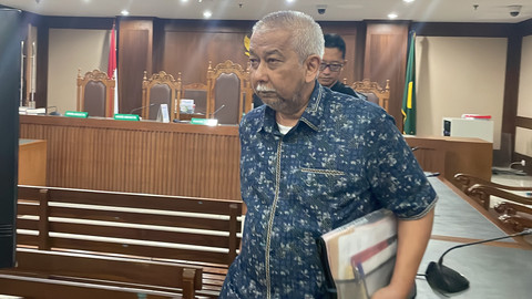 Mantan Direktur Jenderal Perkeretaapian Kementerian Perhubungan, Prasetyo Boeditjahjono, usai menjalani sidang putusan terkait kasus dugaan korupsi pembangunan jalur KA Besitang-Langsa, di Pengadilan Tipikor Jakarta, Senin (21/7/2025). Foto: Fadhil Pramudya/kumparan