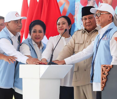 Ketua DPR Puan Maharani bersama Presiden Prabowo, dan Ketua Komisi IV DPR Titiek Soeharto pada acara Peluncuran Koperasi Merah Putih di Desa Bentangan, Klaten, Jawa Tengah, Senin (21/7/2025). Foto: Instagram/@puanmaharaniri