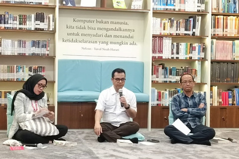 Wamen Komdigi Nezar Patria dalam acara "Ngobrolin Buku Bareng Wamenkomdigi" di Kantor Komdigi, Jakarta Pusat, Senin (21/7/2025). Foto: Zamachsyari/kumparan