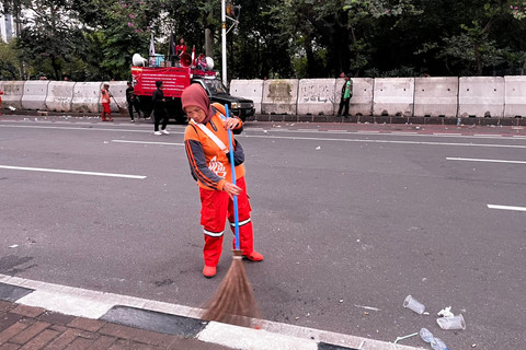 Kondisi massa ojol membubarkan diri di Jalan Merdeka Selatan, Jakarta , Senin (21/7/2025). Foto: Rayyan Farhansyah/kumparan