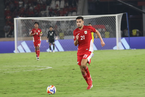 Pemain Timnas U-23 Indonesia Jens Raven saat melawan Timnas U-23 Malaysia pada pertandingan Grup A Piala AFF U-23 2025 di Stadion Utama Gelora Bung Karno (SUGBK), Senayan, Jakarta, Senin (21/7/2025). Foto: Syawal Darisman/kumparan