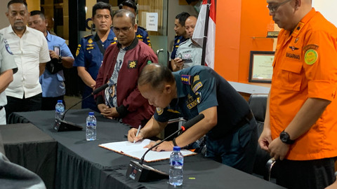 Operasi pencarian korban tenggelamnya KMP Tunu Pratama Jaya di Selat Bali resmi dihentikan pada Senin (21/7/2025). Foto: kumparan