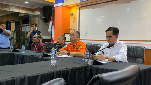 Operasi pencarian korban tenggelamnya KMP Tunu Pratama Jaya di Selat Bali resmi dihentikan pada Senin (21/7/2025). Foto: kumparan