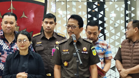 Jumpa pers penetapan tersangka baru dalam kasus dugaan korupsi pemberian kredit kepada Sritex, Selasa (22/7). Foto: Jonathan Devin/kumparan
