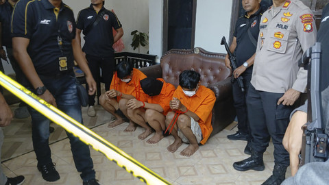 Polda Metro Jaya dan Polres Tangerang Selatan menggelar rekontruksi pembunuhan wanita terborgol, Selasa (22/7/2025). Foto: kumparan