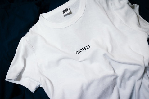 Apa Nama Fenomena Baju Putih yang Menguning Ketika Sudah Lama Disimpan? Foto Hanya Ilustrasi. Sumber Foto: Unsplash.com/CHUTTERSNAP