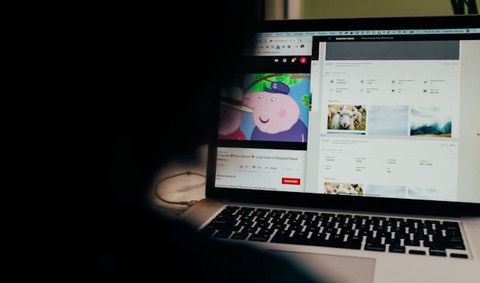  Unsplash.com/NordWood Themes