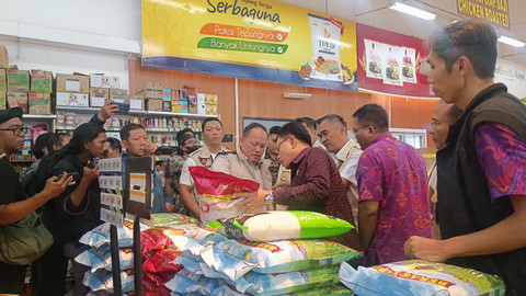 Satgas Pangan Bali cek Beras Oplos di kilang padi, pasar Badung dan supermarket di Bali, Selasa (22/7). Foto: Denita BR Matondang/kumparan