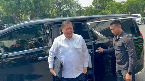 Menteri Koordinator Bidang Perekonomian Republik Indonesia, Airlangga Hartarto dipanggil Presiden Prabowo Subianto ke Istana Negara, Jakarta Pusat, Selasa (22/7). Foto: Zamachsyari/kumparan