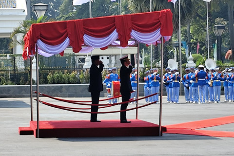 Suasana upacara penyambutan Panglima Angkatan Bersenjata (Pangab) Singapura Vice Admiral (VADM) Aaron Beng di halaman Kementerian Pertahanan, Jakarta pada Selasa (22/7/2025). Foto: Luthfi Humam/kumparan