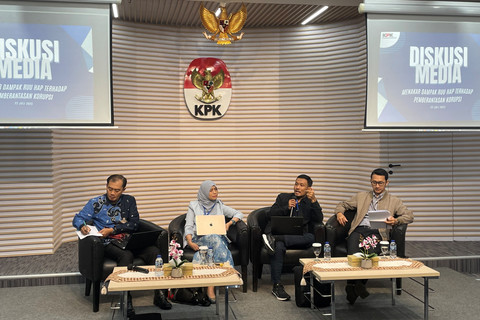Peneliti Transparency International Indonesia (TII) Sahel Alhabsyi dan Dosen Hukum Acara Pidana Universitas Indonesia Febby Mutiara Nelson dalam acara diskusi di Gedung Merah Putih KPK, Selasa (22/7/2025). Foto: Fadhil Pramudya/kumparan