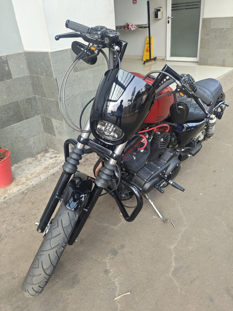 KPK sita motor Harley Davidson dari eks staf khusus Menteri Ketenagakerjaan (Menaker) Risharyudi Triwibowo terkait kasus dugaan pemerasan TKA Kemnaker, Senin (21/7/2025). Foto: KPK