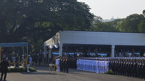 Presiden Republik Indonesia Prabowo Subianto melantik total 2.000 calon perwira remaja (capaja) melalui upacara prasetya perwira (praspa) di Istana Merdeka, Jakarta Pusat, Rabu (23/7/2025). Foto: Zamachsyari/kumparan