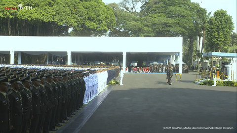 Presiden Prabowo pimpin Upacara Prasetya Perwira TNI dan Polri Tahun 2025 di Istana Merdeka, Jakarta, Rabu (23/7/2025). Foto: YouTube/ Sekretariat Presiden
