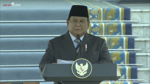 Presiden Prabowo memberikan sambutan saat Upacara Prasetya Perwira TNI dan Polri Tahun 2025 di Istana Merdeka, Jakarta, Rabu (23/7/2025). Foto: YouTube/ Sekretariat Presiden