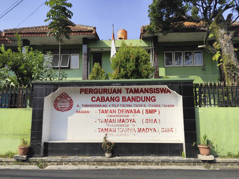 Suasana Sekolah Menengah Atas (SMA) Swasta Taman Siswa, Kota Bandung, Rabu (23/7/2025). Foto: Alya Zahra/kumparan 