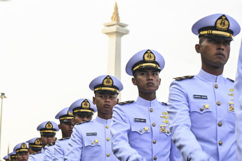 Calon perwira remaja berjalan menuju Istana Merdeka untuk mengikuti Upacara Prasetya Perwira di Jakarta, Rabu (23/7/2025). Foto: Sulthony Hasanuddin/ANTARA FOTO