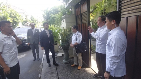 Presiden ke-7 Joko Widodo (Jokowi) berisap memenuhi panggilan Polda Metro Jaya untuk diperiksa sebagai saksi pelapor kasus fitnah dan ujaran kebencian ijazah palsu di Mapolresta Surakarta, Rabu (23/7/2025). Foto: kumparan