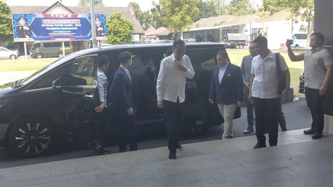 Presiden ke-7 Joko Widodo (Jokowi)  di Mapolresta Surakarta, Rabu (23/7/2025). Foto: kumparan