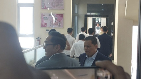 Presiden ke-7 Joko Widodo (Jokowi) memenuhi panggilan Polda Metro Jaya untuk diperiksa sebagai saksi pelapor kasus fitnah dan ujaran kebencian ijazah palsu di Mapolresta Surakarta, Rabu (23/7/2025) dok kumparan
