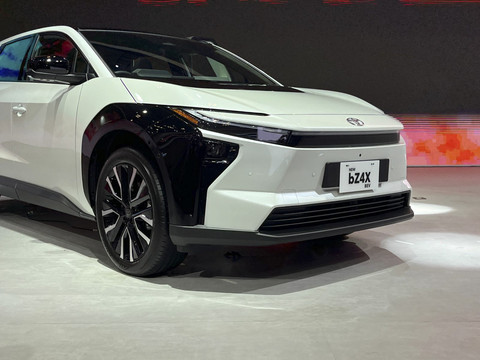 New Toyota bZ4x di GIIAS 2025.  Foto: Syahrul Ghiffari/kumparan