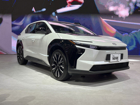 New Toyota bZ4x di GIIAS 2025.  Foto: Syahrul Ghiffari/kumparan