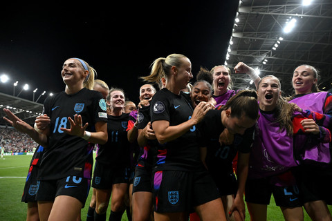 Timnas Wanita Inggris menang 2-1 atas Italia di Stade de Geneva, Swiss, Rabu (23/7). Foto: Miguel MEDINA / AFP