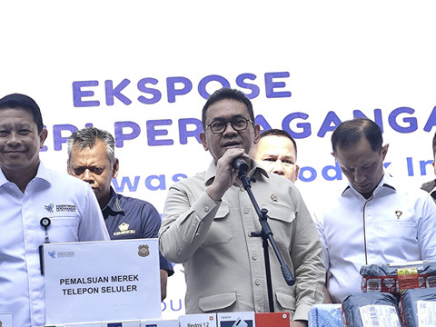 Menteri Perdagangan (Mendag) Budi Santoso saat melakukan ekspose di ruko Green Court, Cengkareng, Jakarta Barat, Rabu (23/7/2025). Foto: Widya Islamiati/kumparan