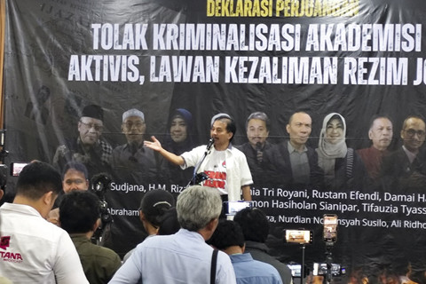 Roy Suryo saat deklarasi Perjuangan Tolak Kriminalisasi Akademisi dan Aktivis, Lawan Kezaliman Rezim Jokowi di Gedung Joang'45 pada Rabu (23/7/2025). Foto: Rachmadi Rasyad/kumparan