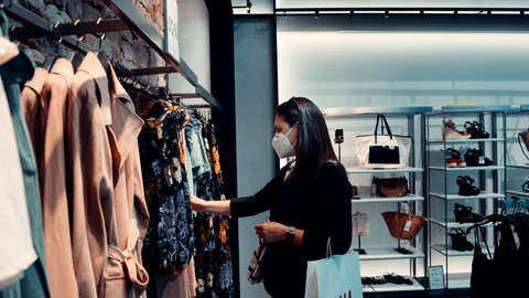 Ilustrasi Uniqlo Grand Indonesia Lantai Berapa, sumber gambar unsplash/Arturo Rey