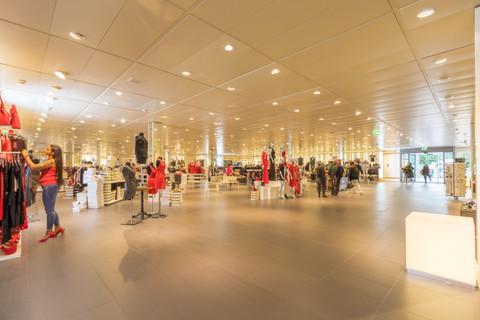 Ilustrasi Uniqlo Grand Indonesia Lantai Berapa, sumber gambar unsplash/Alexander
