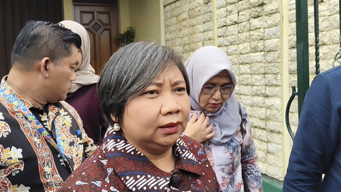 Ketua Komnas HAM Anis Hidayah usai dari rumah diplomat Arya Daru Pangayunan di Jalan Munggur, Jomblang, Janti, Kapanewon Banguntapan, Kabupaten Bantul, Rabu (23/7/2025). Foto: Arfiansyah Panji Purnandaru/kumparan