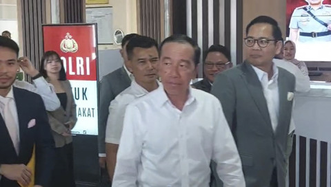 Presiden ke-7 Joko Widodo (Jokowi) diperiksa tim penyidik Polda Metro Jaya di Mapolres Surakarta, Rabu (23/7/2025). Foto: kumparan