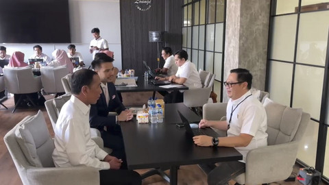 Presiden ke-7 Joko Widodo (Jokowi) diperiksa tim penyidik Polda Metro Jaya di Mapolres Surakarta, Rabu (23/7/2025). Foto: kumparan
