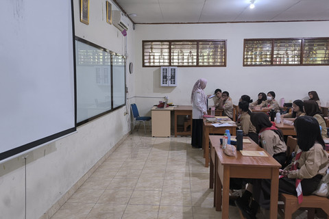 Sejumlah siswa mengikuti kegiatan belajar di SMAN 1 Depok, Jawa Barat, Rabu (23/7/2025). Foto: Rizki Baiquni Pratama/kumparan