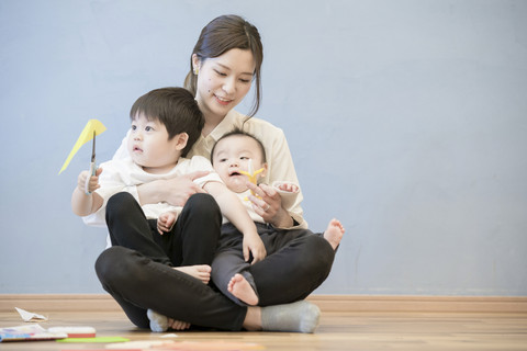 Ilustrasi ibu bersama anaknya. Foto: Shutterstock
